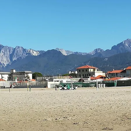 Cocomare, Between & Mountains Βίλα Pietrasanta